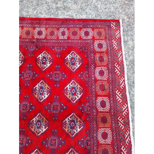 252 - Good quality decorative Persian carpet square {285cm W x 200cm L}