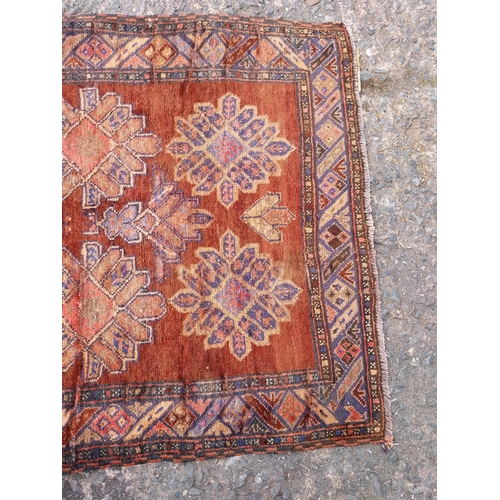 440A - Good quality decorative Persian rug {130cm W x 80cm L}