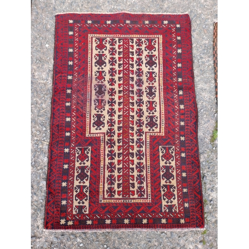 480A - Good quality decorative Persian rug {130cm W x 80cm L}