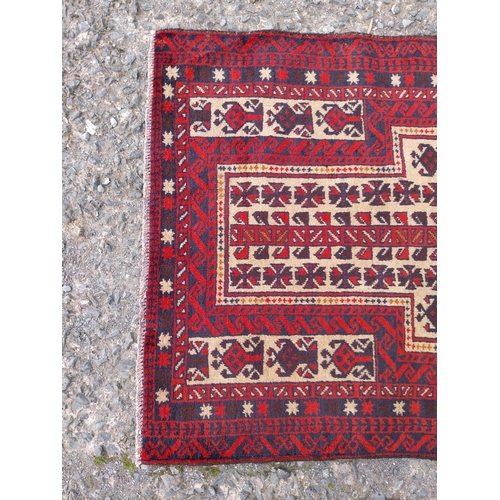 480A - Good quality decorative Persian rug {130cm W x 80cm L}