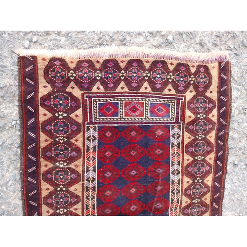 540A - Good quality decorative Persian rug {157cm W x 80cm L}