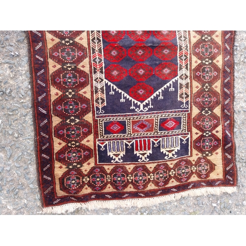 540A - Good quality decorative Persian rug {157cm W x 80cm L}