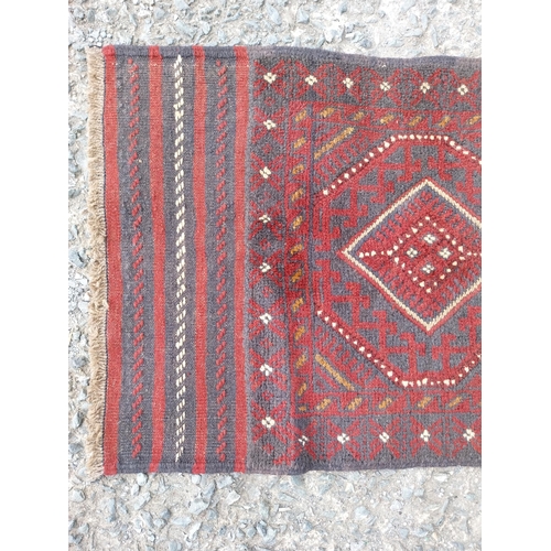 620A - Good quality decorative carpet runner {240cm W x 60cm L}