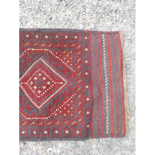 620A - Good quality decorative carpet runner {240cm W x 60cm L}