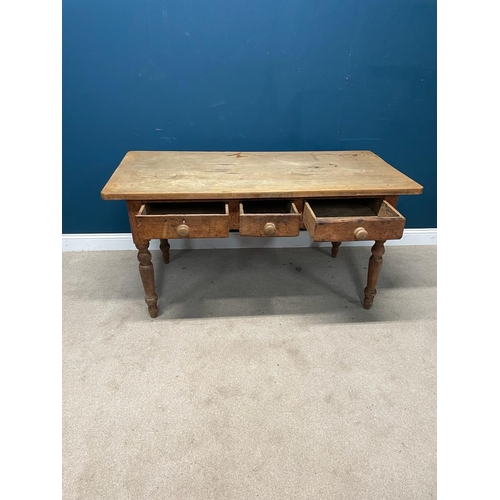 552 - 19th C. pine kitchen table with three drawers in the frieze, raised on turned legs {80cm H x 156cm W... 