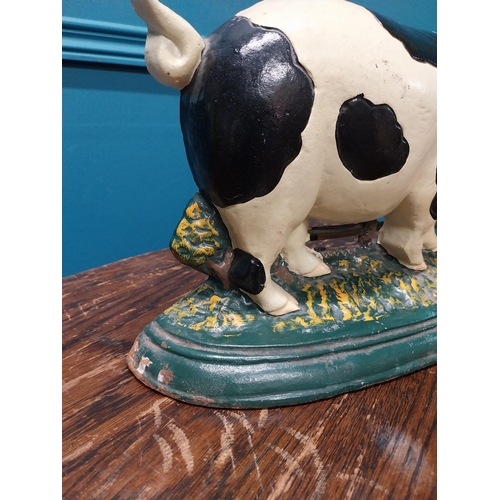 555A - Cast iron door stop in the form of a pig {22cm H x 33cm W x 10cm D}