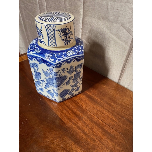 112A - Chinese blue and white lidded jar. {24 cm H}.