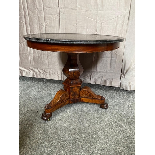 398A - William IV marble topped mahogany table on three outswept lion's paw feet. {72 cm H x 82 cm Dia.}.