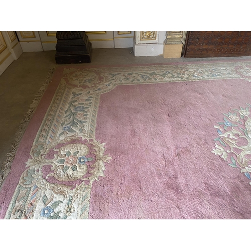 401 - Decorative carpet square {314 cm W x 460 cm L}.