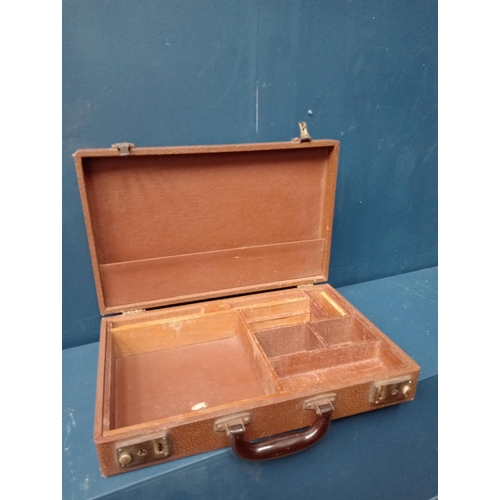 261 - Leather briefcase with fitted interior. {H 8cm x W 41cm x D 26cm }.