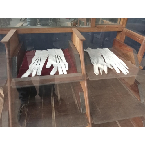 284 - Ten pairs of women's leather gloves