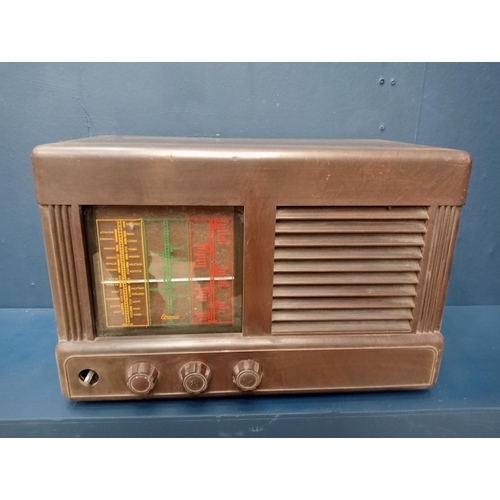 29 - 1930's Bakelite radio  {H 32cm x W 48cm x D 28cm }.