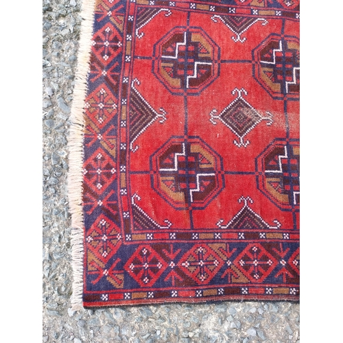 340 - Good quality decorative Persian rug {130cm W x 80cm L} (not available to view in person).