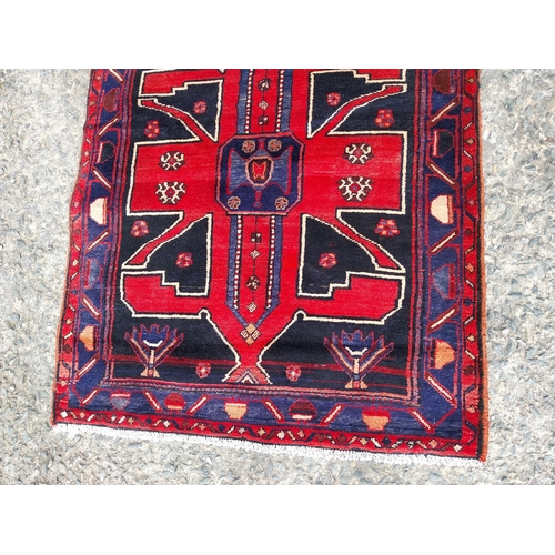 351 - Good quality decorative carpet runner {304cm L x 111cm W} (not available to view in person).