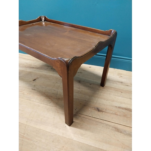 367 - Good quality mahogany coffee table in the Irish Georgian style {49 cm H x 76 cm W x 51 cm D}.