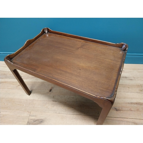 367 - Good quality mahogany coffee table in the Irish Georgian style {49 cm H x 76 cm W x 51 cm D}.