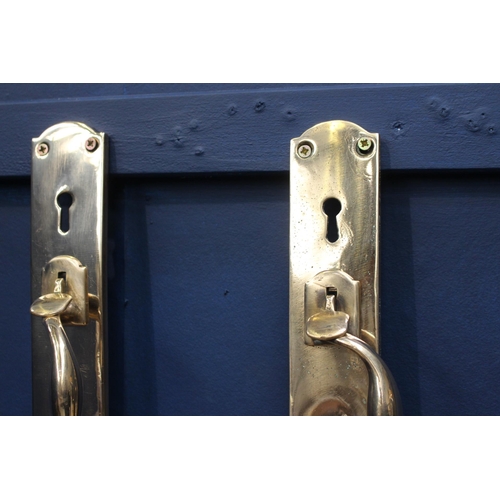 421 - Pair of brass door latches {H 30cm x W 5cm X D 6cm}.