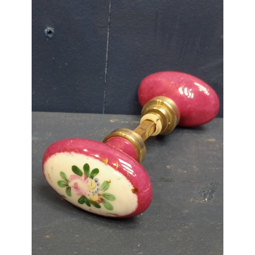 475 - Pair of pink porcelain brass oval door knobs {H 4cm x W 6cm x D 14cm}.