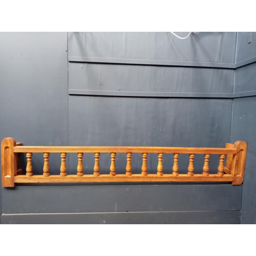 510 - Victorian Pitch pine balustrade {H 51cm x W 262cm x D 31cm }.