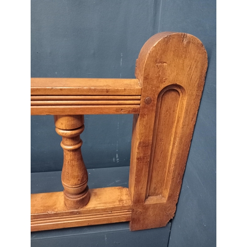 510 - Victorian Pitch pine balustrade {H 51cm x W 262cm x D 31cm }.