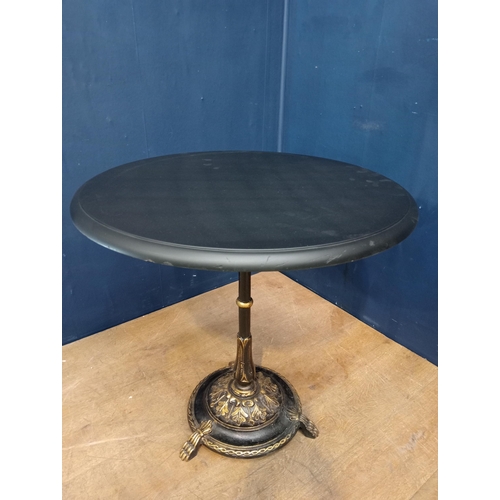 529 - Retro cast iron table {H 75cm x Dia. 75cm}.