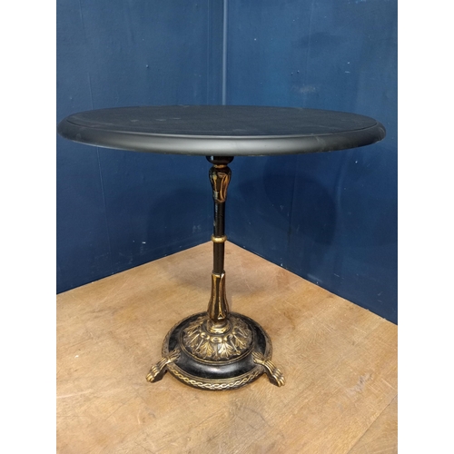 529 - Retro cast iron table {H 75cm x Dia. 75cm}.