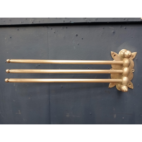 596 - Victorian metal arm wall hanging towel rail {H 17cm x W 10cm x  D49cm}.