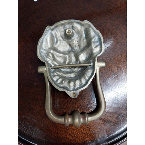 617 - Brass door knocker decorated with lions mask {19 cm H x 12 cm D}.