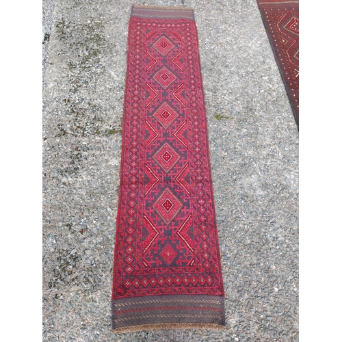 740 - Good quality decorative carpet runner {260cm W x 60cm L} (not available to view in person).