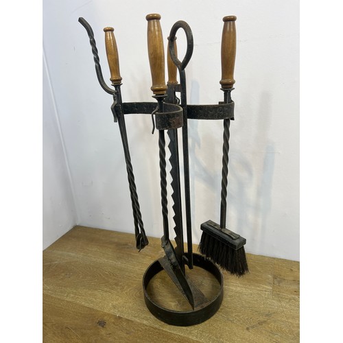 658 - Wrought iron companion set  {H 84cm x w 25cm }.