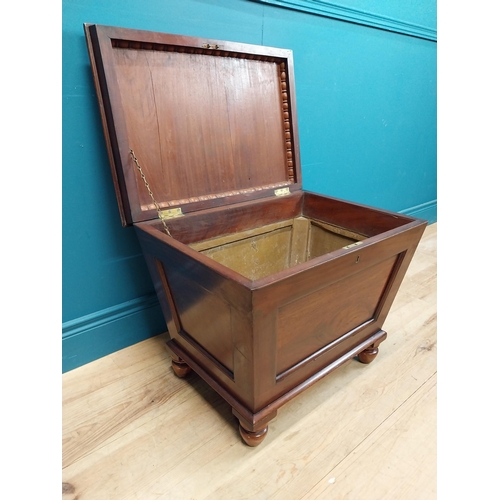 307 - William IV mahogany cellarette with original interior. {52 cm H x 64 cm W x 45 cm D}.