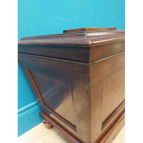 307 - William IV mahogany cellarette with original interior. {52 cm H x 64 cm W x 45 cm D}.