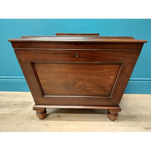 307 - William IV mahogany cellarette with original interior. {52 cm H x 64 cm W x 45 cm D}.