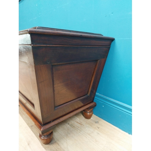 307 - William IV mahogany cellarette with original interior. {52 cm H x 64 cm W x 45 cm D}.