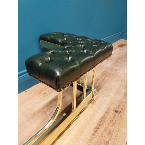 373 - Exceptional quality brass club fender with upholstered leather seating. {38 cm H x 142 cm W  x 43 cm... 