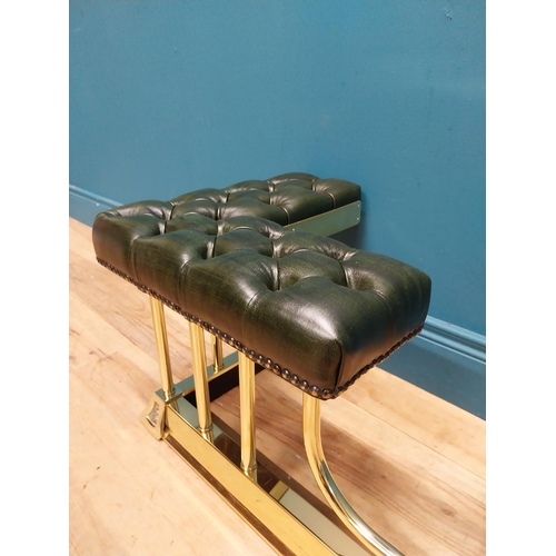 373 - Exceptional quality brass club fender with upholstered leather seating. {38 cm H x 142 cm W  x 43 cm... 