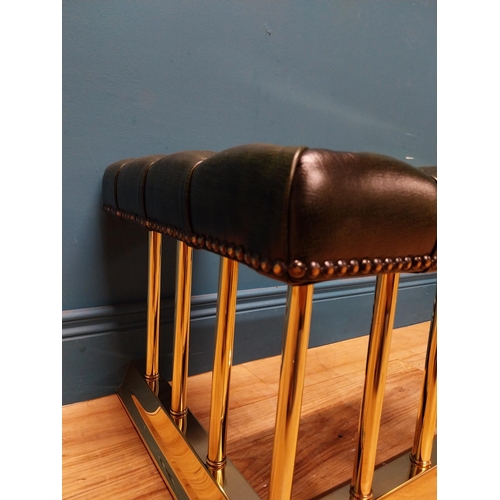 373 - Exceptional quality brass club fender with upholstered leather seating. {38 cm H x 142 cm W  x 43 cm... 