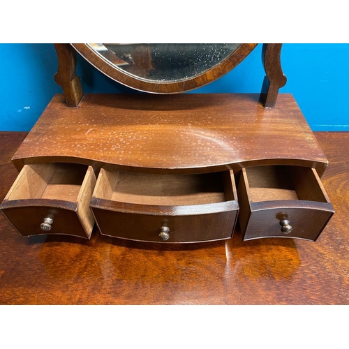 478 - Regency mahogany dressing table mirror. {65 cm H x 45 cm W x 22 cm D}.