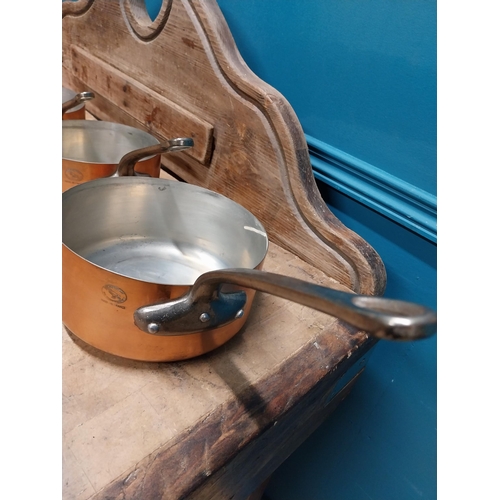 512 - Good quality set of five graduated copper saucepans. {19 cm H x 34 cm W x 18 cm D to 10 cm H x 20 cm... 