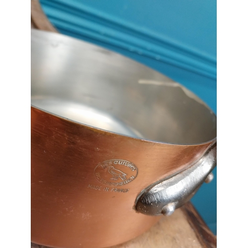 512 - Good quality set of five graduated copper saucepans. {19 cm H x 34 cm W x 18 cm D to 10 cm H x 20 cm... 