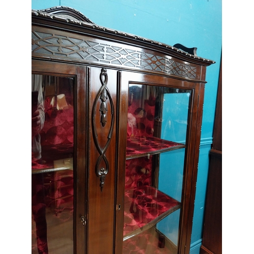 568 - Edwardian mahogany bow front display cabinet. {170 cm H x 110 cm W x 37 cm D}.