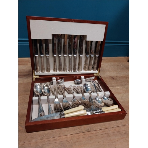 575 - Mahogany cased cutlery set.