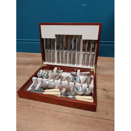 575 - Mahogany cased cutlery set.