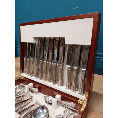 575 - Mahogany cased cutlery set.