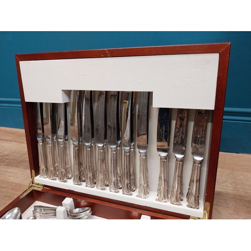 575 - Mahogany cased cutlery set.