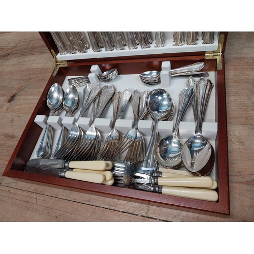 575 - Mahogany cased cutlery set.