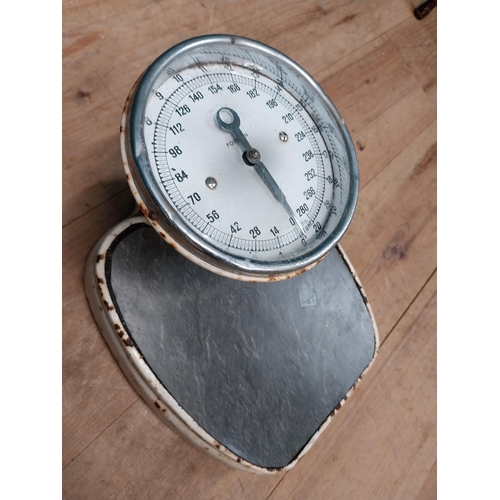 579 - 1950's cast iron scales. {20 cm H x 40 cm W x 40 cm D}.