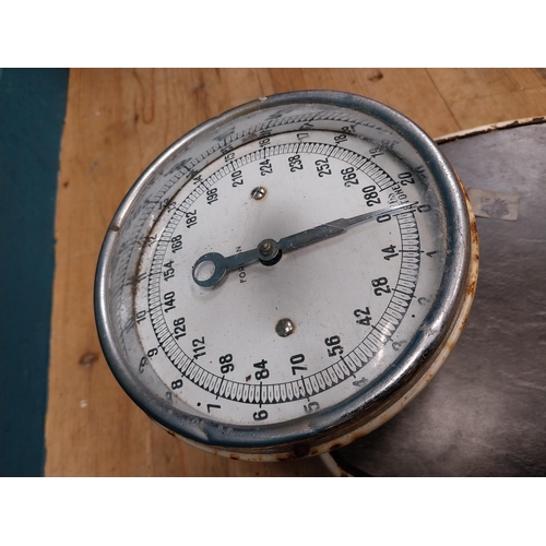 579 - 1950's cast iron scales. {20 cm H x 40 cm W x 40 cm D}.