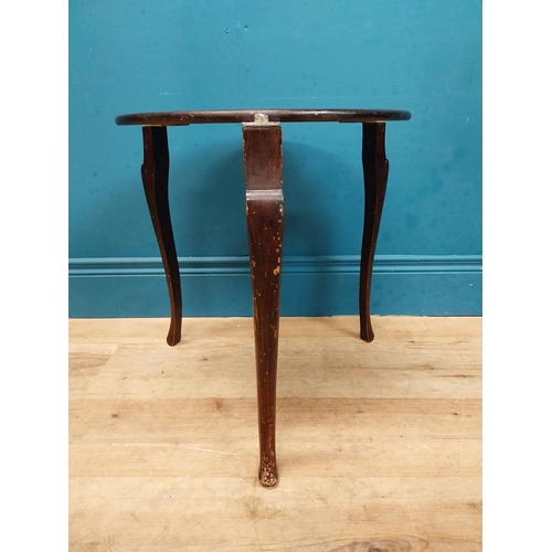 580 - Retro mahogany lamp table on three outswept feet. {44 cm H x 48 cm Dia.}.