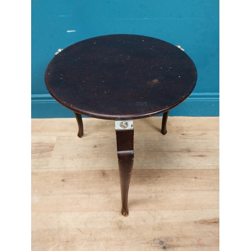 580 - Retro mahogany lamp table on three outswept feet. {44 cm H x 48 cm Dia.}.